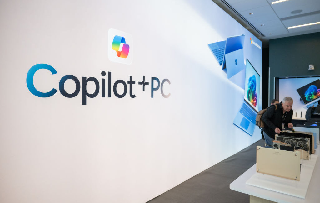 Microsoft Copilot+ PC Etiketlemesini Zorlamayı Bıraktı