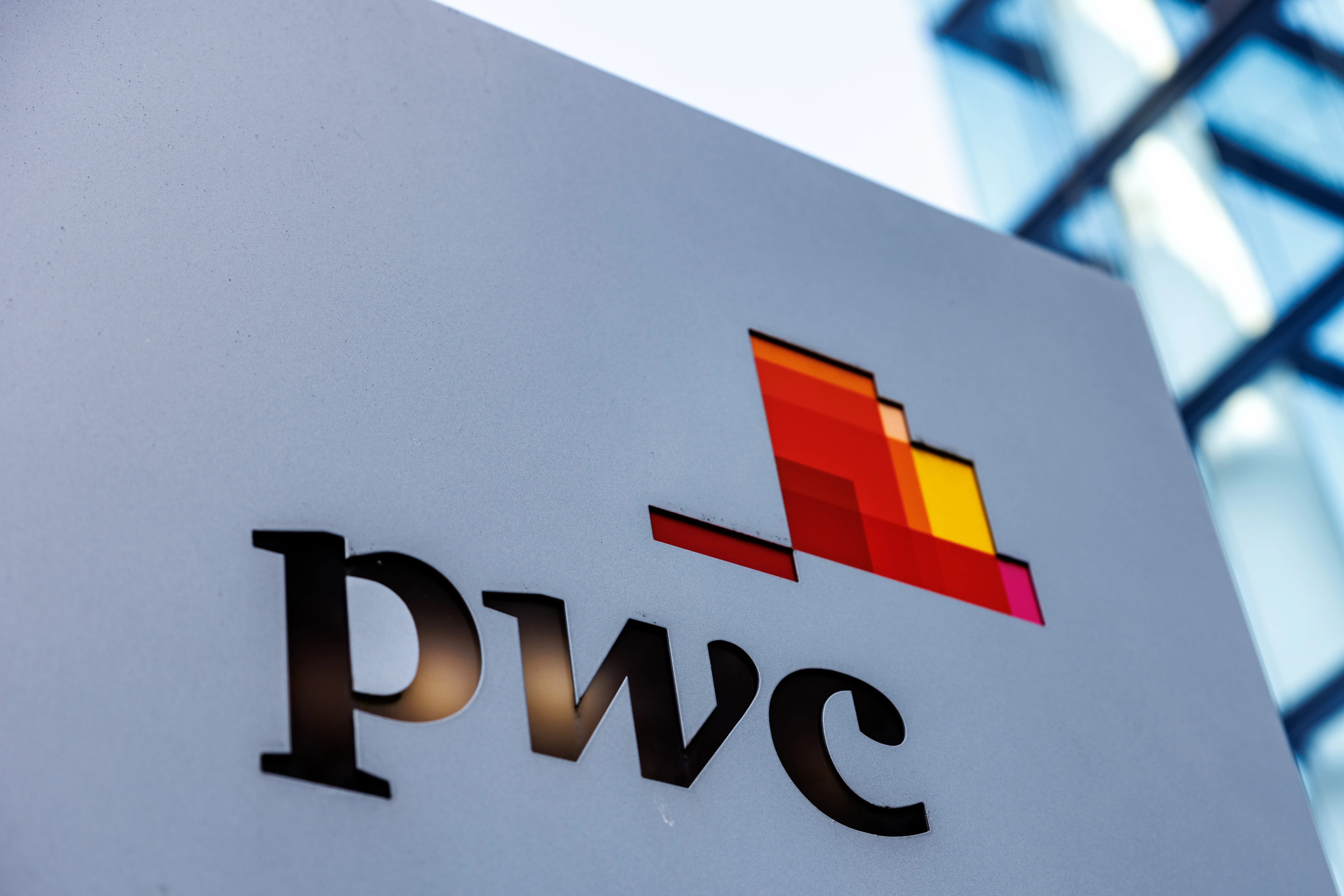 İş yerinde AI riskinin sahibi kim? PwC anketi, iş ve teknoloji liderlerinin fikir birliğine varamıyor